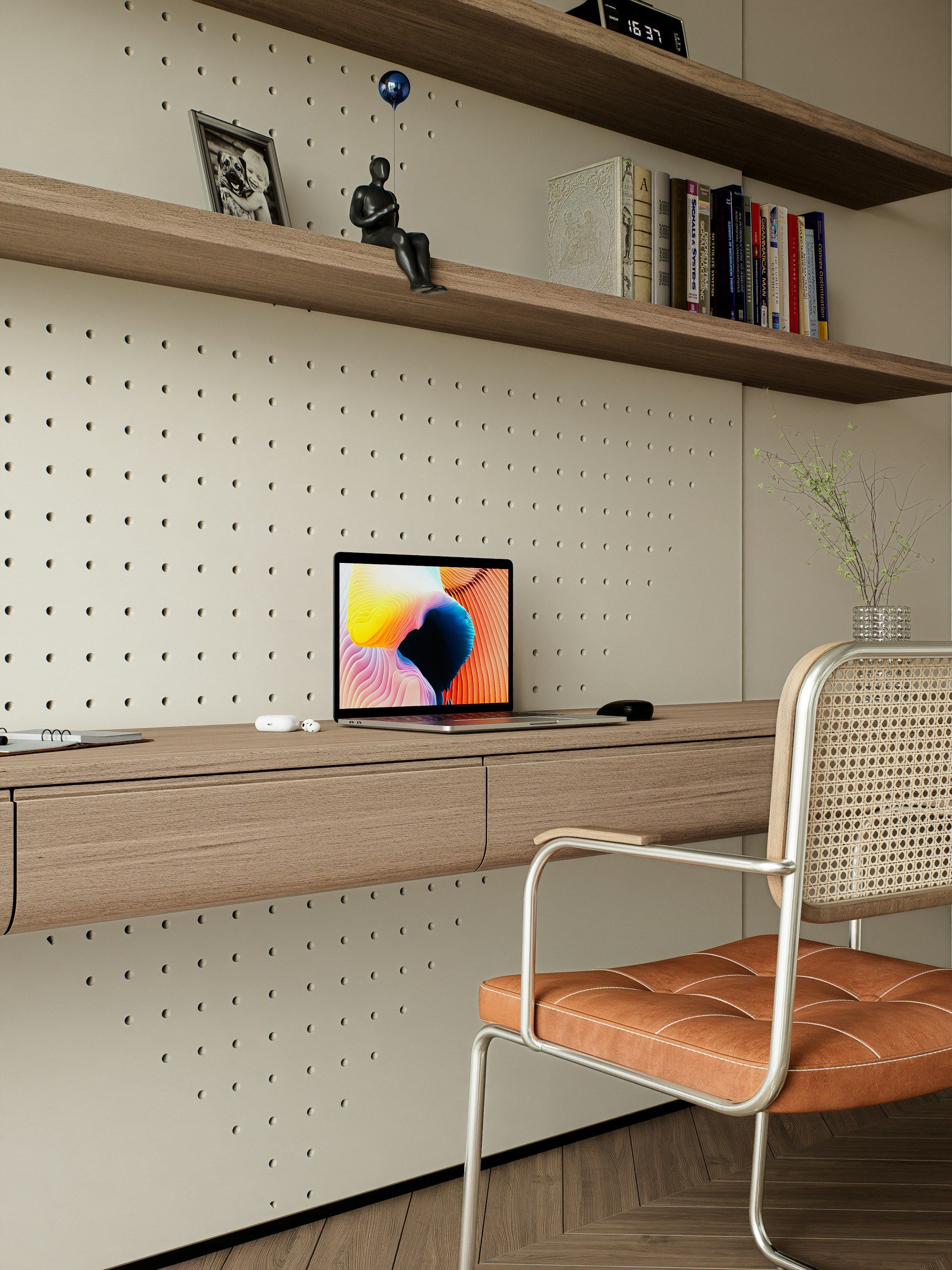 Espace de travail sobre : bureau en bois, ordinateur portable et chaise cannée